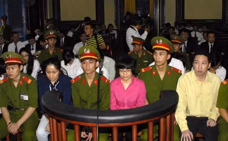 Huỳnh Thị Huyền Như và các bị cáo trong vụ án.