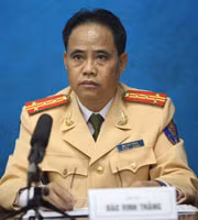 Đại tá Đào Vịnh Thắng khẳng định: Người dân có thắc mắc về thủ tục sang tên đổi chủ phương tiên có thể gọi điện đến bất kỳ cơ sở nào của Phòng CSGT Hà Nội cũng sẽ được trả lời.