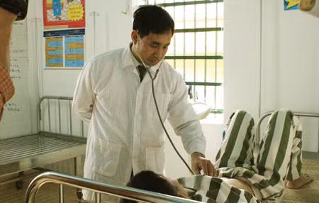 Nỗi vất vả của thầy thuốc ở trại giam ảnh 1
