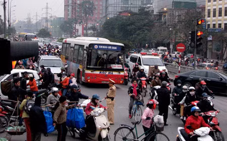 Xử lý nghiêm xe khách vi phạm, bảo đảm an toàn cho hành khách ảnh 2