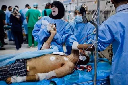 Bệnh viện Libya quá tải vì những người bị thương do chiến tranh.