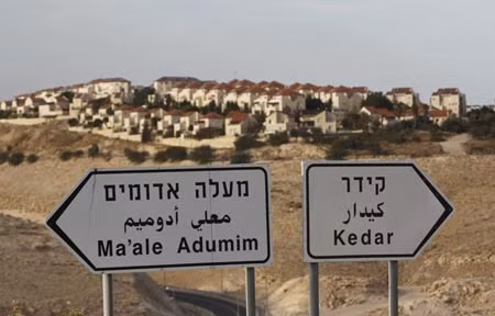 Khu định cư E1 dự kiến xây dựng nằm gần sát bên khu định cư Maale Adumim, gần Jerusalem.