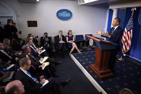 Tổng thống Barack Obama nói chuyện với giới truyền thông tại Nhà Trắng sau cuộc họp với các nhà lãnh đạo Quốc hội về cắt giảm chi tiêu công tự động.
