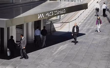 Ngân hàng Goldman Sachs và phố Wall bị vạch mặt ảnh 2