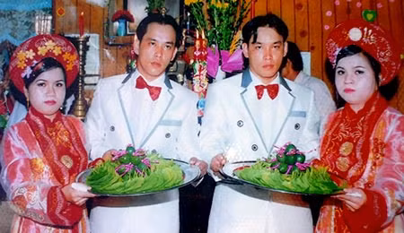 Hai cặp song sinh xe duyên ảnh 1
