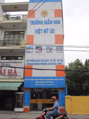 Công ty bán đất thực chất là trường anh ngữ - điều này chứng tỏ bà Hà đã làm giả giấy tờ để lừa đảo.