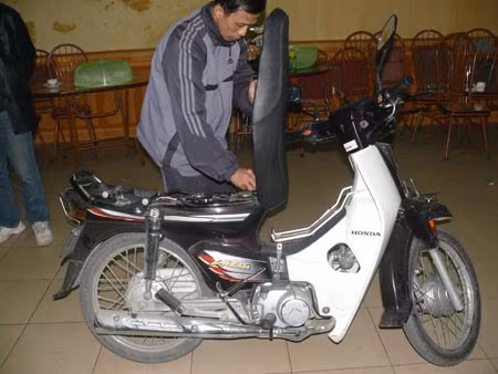 Vụ nổ xe máy chết hai mẹ con: Đi tìm tội ác từ vụ nổ 2 năm trước ảnh 1