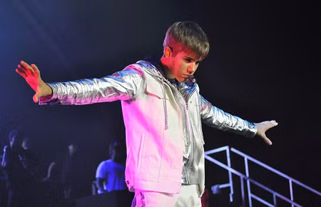 Lady Gaga và Justin Bieber dẫn đầu danh sách các ngôi sao làm từ thiện ảnh 1