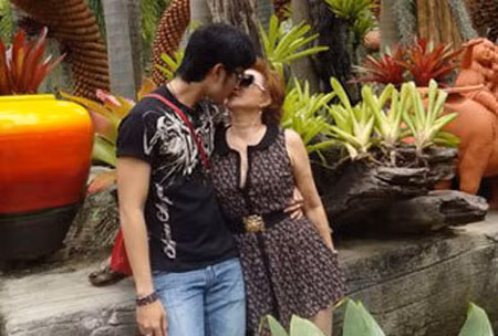 Siêu mẫu Vũ Hoàng Việt và chuyện tình với người phụ nữ... siêu cao tuổi ảnh 1