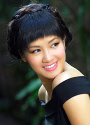 Ca sĩ Hồng Nhung.