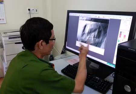 Với các thiết bị hiện đại, giám định viên vẫn có thể khôi phục phần chữ ký, chữ viết sử dụng bút bay màu mực.