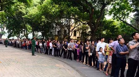 Đại tướng Võ Nguyên Giáp sẽ sống mãi trong lòng những người dân.