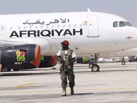 Sân bay quốc tế tại Tripoli đã buộc phải đóng cửa sau khi bị một nhóm vũ trang tấn công.