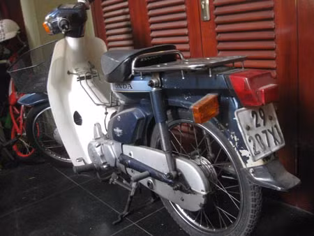Chiếc xe máy Honda cup 82 chị Lý đi từ năm 1990 đến lúc mất.