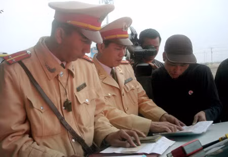 Những cái Tết trên đường của CSGT Quảng Ninh ảnh 1