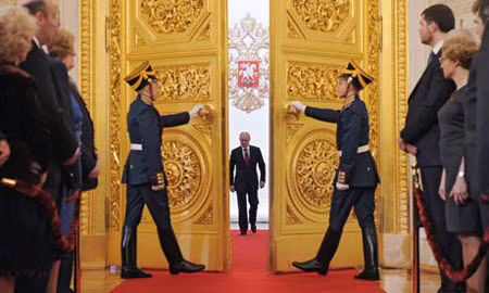 Bắt đầu một ngày làm việc bận rộn của Tổng thống Putin ở Điện Kremli.