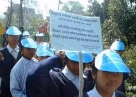 Những trẻ em bị bán làm nô lệ ở Nepal ảnh 1