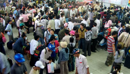 Nỗi lo vé tàu giả ảnh 1