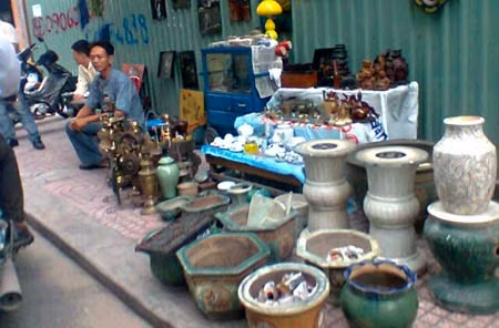Một góc phố cổ Lê Công Kiều - nơi theo ông S. từng diễn ra những cuộc mua bán cổ vật tùy táng và cả quan tài huỳnh đàn.