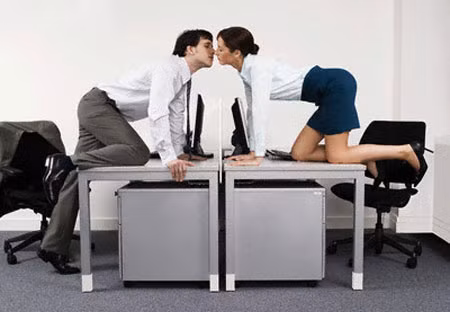 Chuyện tình công sở và hệ lụy khôn lường ảnh 1