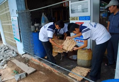 Quan đánh cờ, thầy mượn nợ ảnh 3
