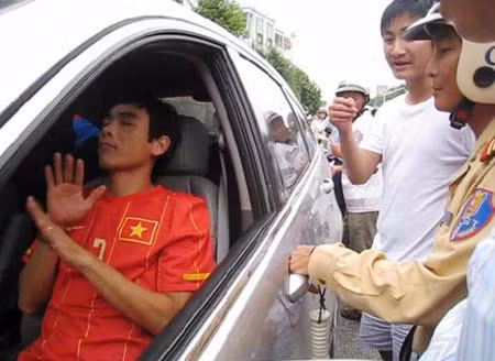 Xung quanh vụ cựu tuyển thủ Huy Hoàng gây TNGT: “Nhà dột từ nóc” ảnh 1