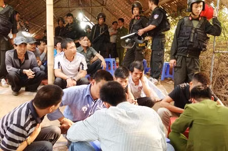Trách nhiệm triệt phá những sới bạc “khủng” tại địa bàn giáp ranh ảnh 1