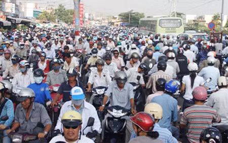 “Năm an toàn giao thông -2012” tại TP Hồ Chí Minh: Đau đầu tìm giải pháp ảnh 1