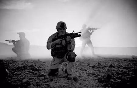 Lính SEAL Team 6 đang thao tác trên chiến trường.
