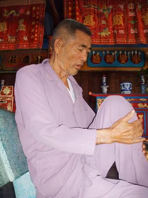 Ông Sáu - người từng đối mặt với rắn biển khổng lồ.