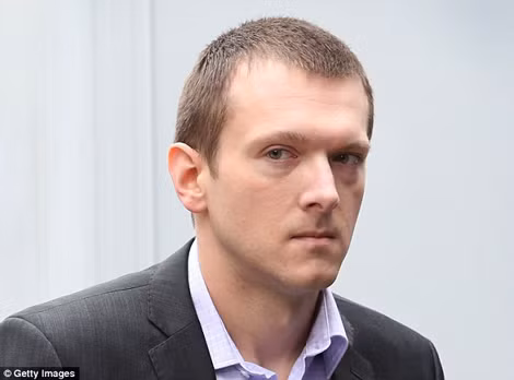Jeremy Forrest đã duy trì mối quan hệ tình cảm và quan hệ tình dục với cô học trò 15 tuổi trong khoảng thời gian bốn tháng.