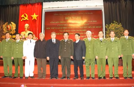 Lãnh đạo Bộ Công an chỉ đạo triển khai công tác năm 2011 tại các đơn vị, địa phương ảnh 2