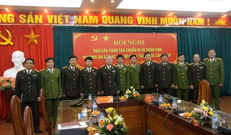 Các đồng chí: Thứ trưởng Bộ Công an Thượng tướng Nguyễn Văn Hưởng, Trung tướng Bùi Văn Nam và Trung tướng Tô Lâm và các đại biểu dự Hội nghị. (Ảnh: Việt Hưng).