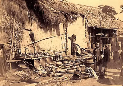 Chợ bán đồ đồng thời xưa.