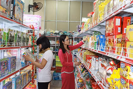 Hình ảnh một số dịch vụ phục vụ nhu cầu an sinh (trong đó có: nhà trẻ, bách hóa, quán café…).