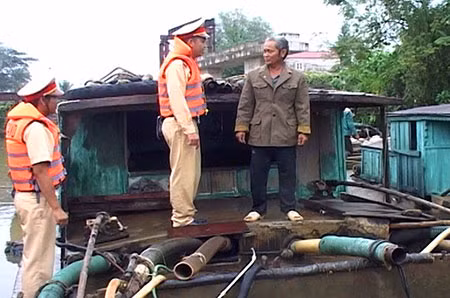 Công an Thanh Hóa chuẩn bị phương tiện, dụng cụ sẵn sàng ứng phó khi có bão lũ xảy ra.