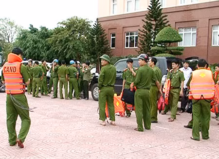 CANA tăng cường 800 CBCS về các huyện ven biển giúp dân ứng phó bão. (Ảnh: Minh Tâm).