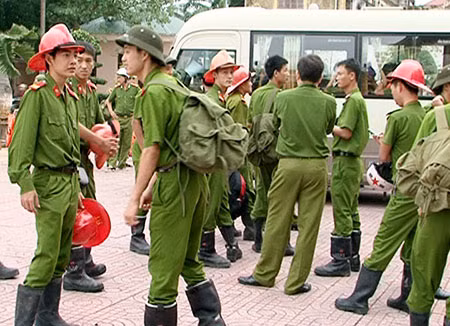 CA Nghệ An đảm bảo phương châm 4 tại chỗ phòng chống bão số 14. (Ảnh: Minh Tâm).