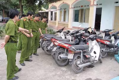 Giỏi chuyên môn và chú trọng giúp đỡ người nghèo ảnh 1