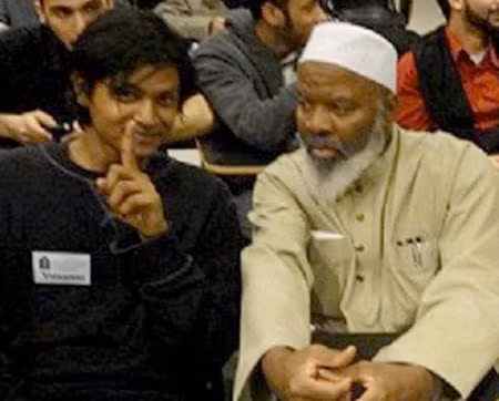 Shamiur Rahman (trái) chụp ảnh chung với Siraj Wahhaj tại Đại học Cộng đồng John Jay ở New York vào ngày 3/5/2012.