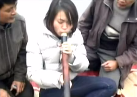 Một trường hợp được cho là vong liệt sĩ nhập vào người sống, đòi hút thuốc lào.
