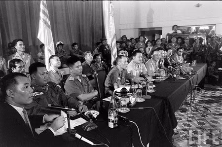 Hội đồng tướng lĩnh VNCH họp báo sau đảo chính ngày 19/12/1965, phế truất Nguyễn Khánh.