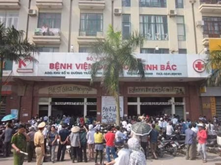 Quang cảnh ở bệnh viện Kinh Bắc ngày 21/4/2012.