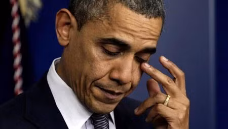 Tổng thống Barack Obama đau buồn vì cái chết của 26 nạn nhân Trường Sandy Hook.