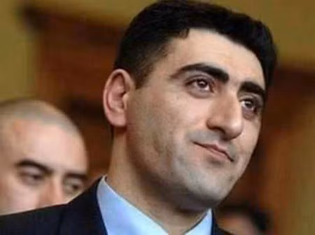 R. Safarov trong khoảnh khắc trở về Azerbaijan.