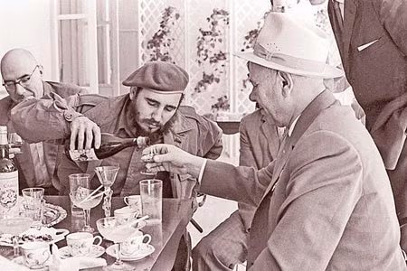 Chủ tịch Cuba Fidel Castro tại nhà hàng Kremli.