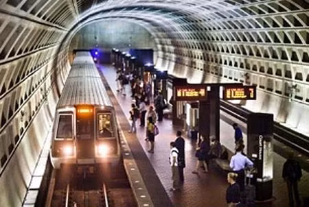 Sân ga tàu điện ngầm ở Washington D.C.