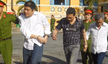 Các đối tượng Alex, Nicolas và Junnio sau khi tòa tuyên án.