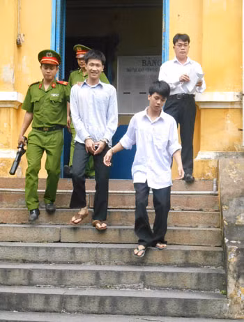 Đối tượng Trần Chính Đại (bìa trái).