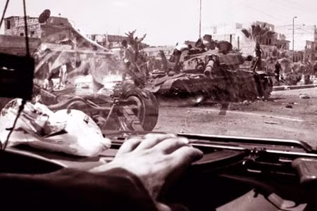 Những chiếc xe tăng của chính quyền bị tiêu diệt ở Aleppo.